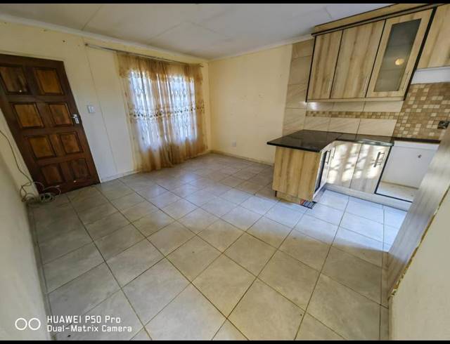 2 BEDROOM HOUSE FOR SALE IN WINDMILL PARK EXT